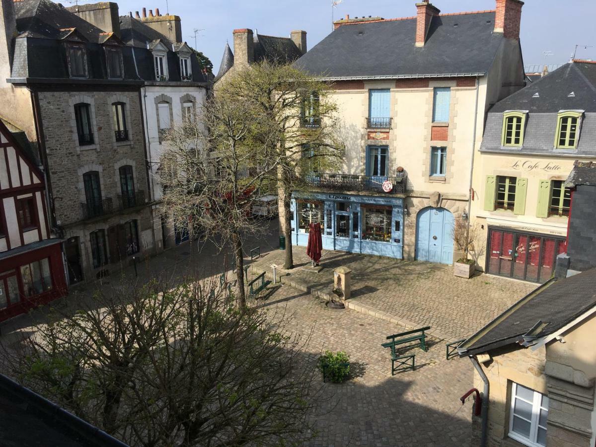Appartement Situe Dans L'Hyper-Centre D'Auray Luaran gambar
